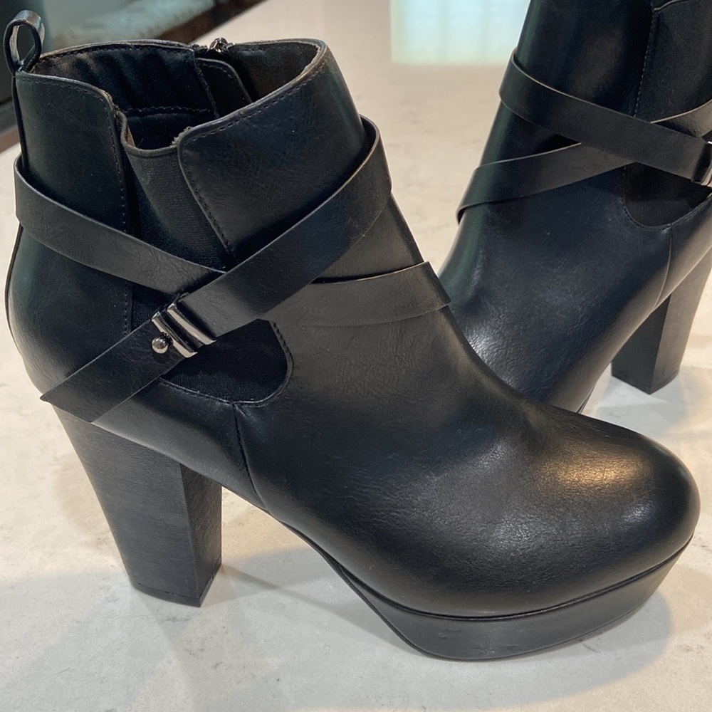 Dominique Nicole NEW Gelsey Black Ankle Bootie | Size: 9 1/2 - Picture 2 of 6
